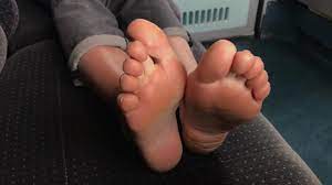 Cum on Feet in the Train. Public Footjob - Pornhub.com