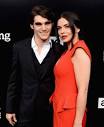Rj Mitte Dating Girlfriend With Age Gap 14 Years. Net Worth Is ...