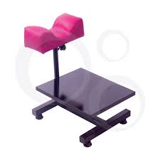 Стол за педикюр tendy включва табуретка с 2 шкафчета за съхранение заключващи се колела оборудван с регулируема и въртяща се странична цена: Stolove