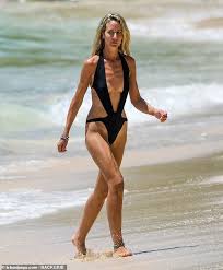 Lady Victoria Hervey 42 Puts On An Very Eye Popping