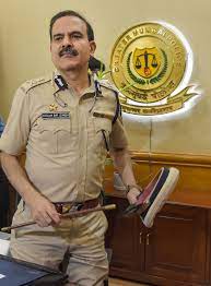 मुंबई के पुलिस कमिश्नर परमबीर सिंह को पद से हटाया, होमगार्ड विभाग में किया  तबादला! : The Dainik Tribune