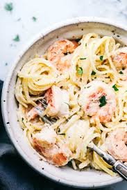 creamy garlic shrimp alfredo pasta