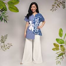 Model baju batik kombinasi menggunakan kain polos, sifon, bolero, embos, dan brokat. 80 Jenis Model Kebaya Lurik Terbaru Paling Keren