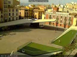 The population in 2011 was 51,850, in an area of 378.80 square kilometres (146.26 sq mi). Webcam Villarreal Plaza Mayor