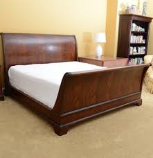 These items are priced as a set, but can be broken up, on request. Lot Art Henredon King Size Sleigh Bed