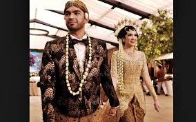 Baju pengantin adat jawa modern. Kalian Harus Tahu Filosofi Motif Batik Dalam Sebuah Pernikahan Adat Jawa Borobudurnews