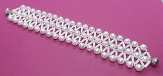 Wir schenken sie unseren freunden gern! Perlen Armband Choker Collier Elegantes V Design