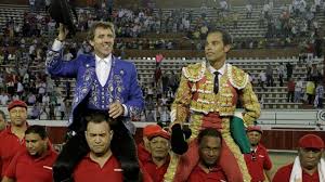 Hermoso de Mendoza y Luis Bolívar a hombros en Cartagena de Indias -  Burladero TV