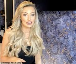 During love island season 7 episode 1, chloe burrows was introduced as the first surprise cast member in 2021. Love Island S Chloe Crowhurst Says Producers Turned Up At Work And Begged Her To Appear On Show Daily Mail Online