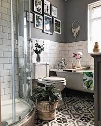 these small bathroom wall art ideas are