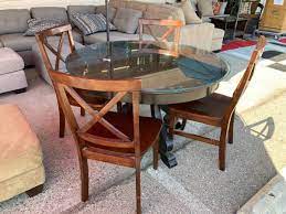Round Dining Table W 4 Chairs And