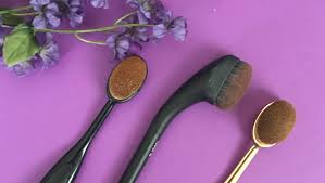 artis oval 6 makeup brush vs the knock