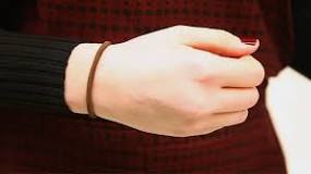 why-do-guys-wear-rubber-bands-on-their-wrist