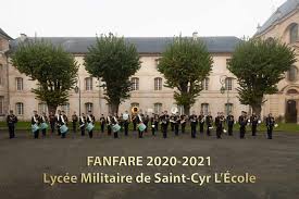 A l'heure actuelle, le lycée. Lycee Militaire St Cyr L Ecole Officiel 2 851 Fotos Schule 2 Avenue Jean Jaures 78210 Saint Cyr L Ecole Frankreich