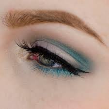 soft mermaid blue eyeshadow tutorial