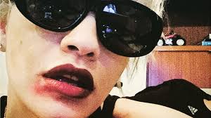smudged lipstick selfies on insram