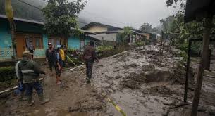 Menurut data bmkg, sebanyak 27 wilayah di indonesia berpotensi diguyur hujan yang dapat disertai angin kencang. Prakiraan Cuaca Bmkg 28 April Bogor Depok Hujan Suara Bogor