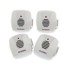 Ultrasonic sound waves help to eliminate mice, rats, roaches, spiders, ants and more. Bell And Howell 4 Pack Ultrasonic Pest Repeller With Night Light And Extra Outlet Overstock 10302887