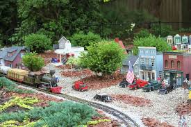 gary scott built a garden railroad in