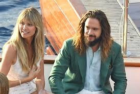 Einige meinen, darauf hakenkreuze zu erkennen. Heidi Klum Feiert Traumhochzeit Mit Tom Kaulitz Auf Capri Mit Thomas Hayo
