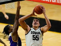 Luka garza is an american college basketball player for the iowa hawkeyes of the big ten conference. Luka Garza Scores 30 Plus Again As Iowa Beats Western Illinois College Sports Siouxcityjournal Com