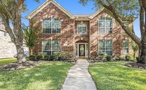luxury homes in pearland