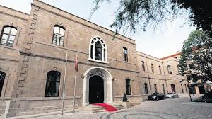 Ankara valisi abidin paşa tarafından 1897 yılında inşa ettirilen eski valilik binası ise cumhuriyetin ilk yıllarından bugüne ankara valiliği hizmet binası olarak kullanıldı. Ankara Valiligi Yeni Binasina Tasindi Son Dakika Milliyet