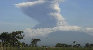 Menurut bpptkg, pada minggu tercatat 26 kali guguran lava pijar sejak pukul. Sejarah Erupsi Gunung Merapi
