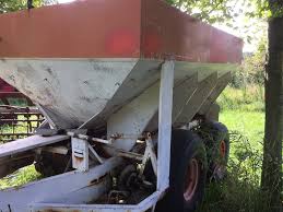 Viewing A Thread Help Identifying This Dry Fertilizer Spreader