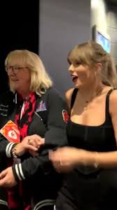 taylor swift and travis kelce s mom