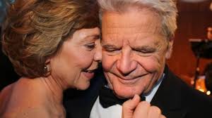 Gauck war damals aber gegen den kandidaten von union und. Daniela Schadt Portrat Der Partnerin Von Joachim Gauck Politik Sz De