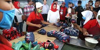38 lowongan kerja pandaan bulan mei 2021. Puti Bikin Manajer Pabrik Sepatu Di Pasuruan Semangat Kampanyekan Gus Ipul Puti Merdeka Com