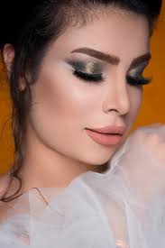 female model in smokey eyes makeup and