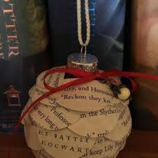Create a unique christmas tree this year with these do it yourself ornaments that will display your potter pride during the holidays. Harry Potter Christmas Ornaments Easy Fun To Make