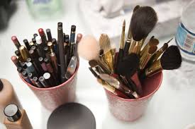 how to know when to throw away makeup