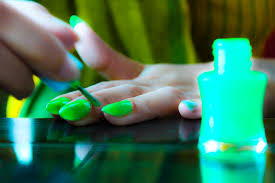 how to make glow in the dark nail polish