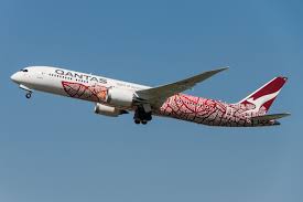 qantas boeing 787 dreamliner diverts