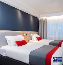 Pimlico tube station, with fast links to the city's main shopping districts and the west end, is only three minutes away. Holiday Inn Express London Victoria Twin Beds Facebook