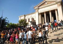 Resultado de imagen para fotos de estudiantes rusos recorrido universidades en Cuba