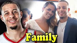 So much so seth curry took a peek up at the scoreboard to see what was up. Seth Curry Family With Daughter And Wife Callie Rivers 2020 Seth Curry Sports Gallery Famous Sports