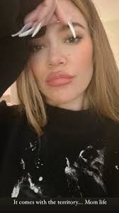 khloe kardashian shows off real makeup