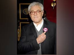 Filmmaker richard donner, who directed hits like 'superman,' 'lethal weapon' and 'the goonies,' has passed away at the age of 91, prompting an outpouring of condolences from industry giants including. Rzhtktwa6szlfm