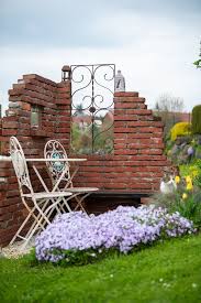 16 Gorgeous Garden Wall Ideas To