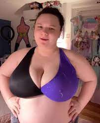 I have 38G boobs – I tried the TikTok viral DIY 'thong bra' hack and I was  not expecting it to work so well | The Irish Sun
