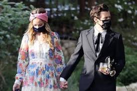 Harry styles broke up with camille rowe in 2018 but who else has been his girlfriend? Are Harry Styles And Olivia Wilde Dating Duo Gets Clicked Holding Hands At A Wedding