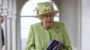 She celebrated 65 years on the throne in february 2017 with her sapphire jubilee. Uberraschungsauftritt Queen Elizabeth Ii Geniesst Neue Freiheit
