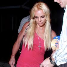 Britney spears apologised to fans for 'pretending to be okay'. Baby One More Time De De