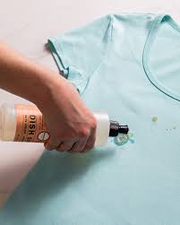 Comment enlever une tache d'huile sur un vêtement ? 4 astuces infaillibles