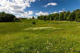paysages de la campagne lettone au printemps 15185516 Photo de stock chez  Vecteezy