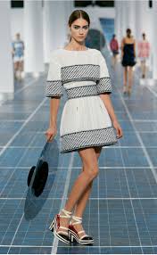 If you're wondering what to wear to a summer wedding, we've got you covered—no matter your personal style. Chanel Spring Summer 2013 Ready To Wear Collection Stylish Eve